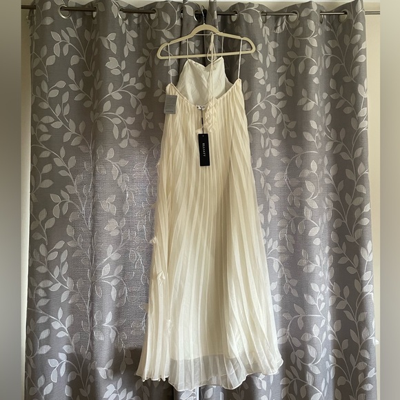 Elliatt Emelia Floral Appliqué Pleated Georgette Halter Maxi Dress - Picture 8 of 9